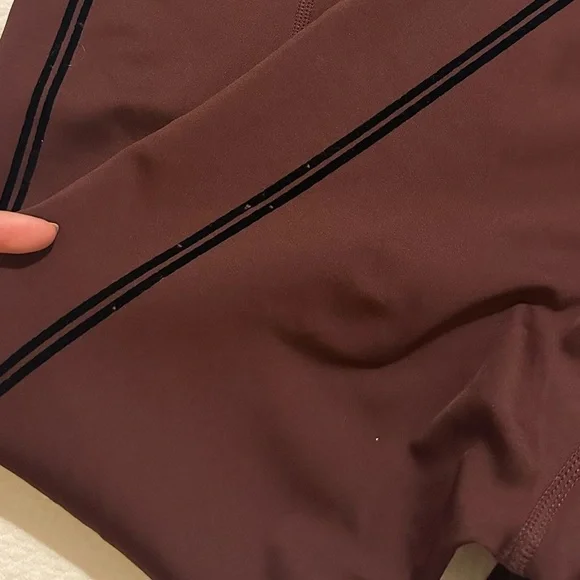 Alo Yoga Airlift Line Up Bra + Legging Set - Cherry Cola XS - Picture 7 of 12